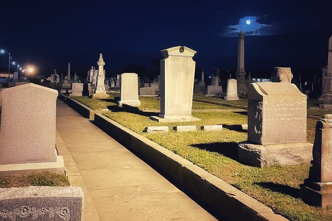 The Haunted Graveyard Tour - Exploring the Graveyards