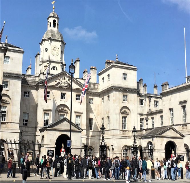 The Heart of the Nation: A Self-Guided Audio Tour - Londons Iconic Palaces and Buildings