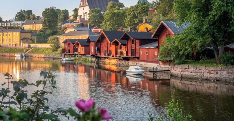 The Highlights of Helsinki and Porvoo Private Tour - Visiting Porvoo