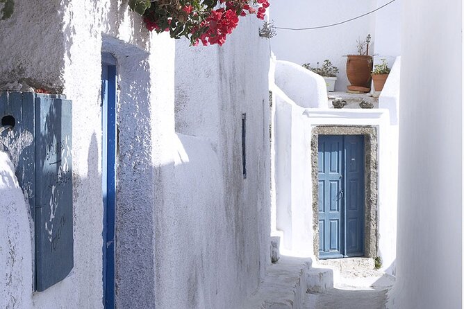 The Highlights of Santorini on a Mini Bus Daily Sunset Tour - Meeting and Pickup Information