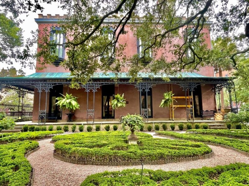 The History Buff: Walking History Tour Downtown Savannah - Key Points