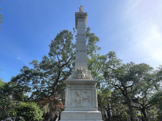 The History Buff: Walking History Tour Downtown Savannah - Engaging With Knowledgeable Tour Guides
