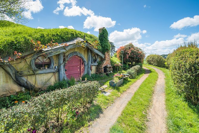 The Hobbiton Movie Set Small-Group Guided Tour From Auckland - Tour Specifications and Accessibility