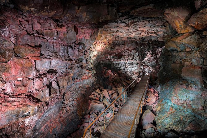 The Lava Tunnel Tour - Raufarholshellir - Guiding and Group Size