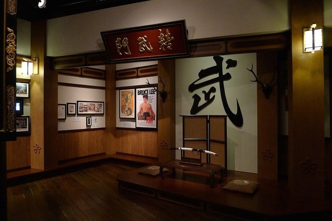 The Legendary Bruce Lee Experience Tour - Meeting and Pickup