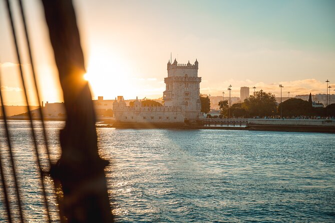 The Lisbon Boat Party / Amazing Sunset Sailing Tour - Meeting and Pickup
