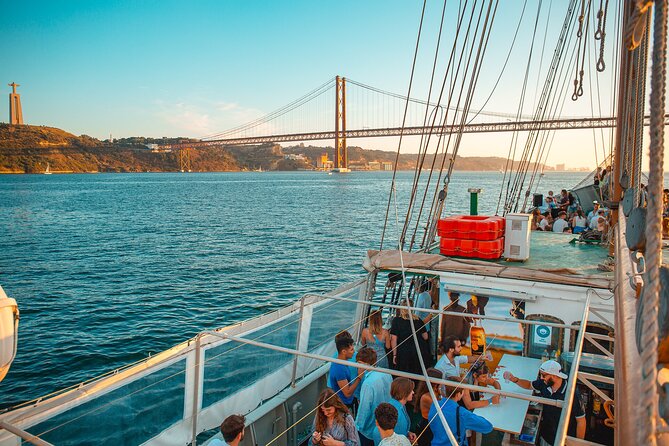 The Lisbon Boat Party / Amazing Sunset Sailing Tour - Feedback and Reviews