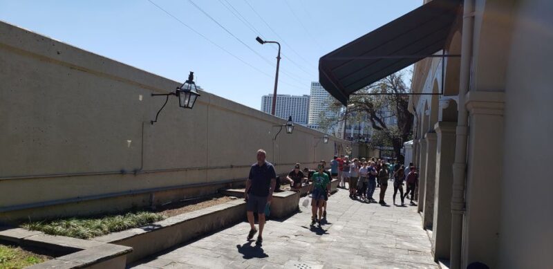 The Locals Guide to the French Quarter Tour - Key Points