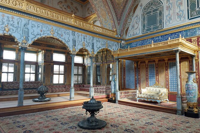 The Must See Old City Tour in Istanbul - Refreshments and Meals During the Tour