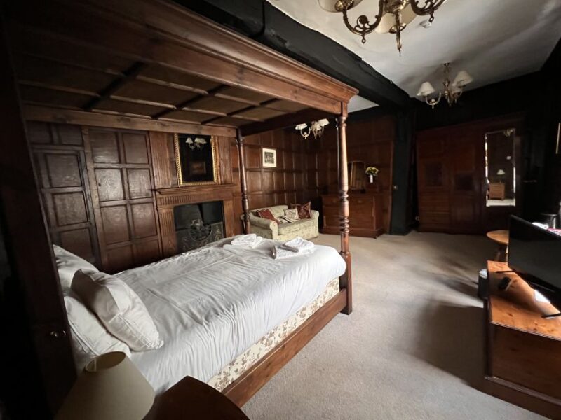 The New Inn Ghost Tour - Haunting Stories and Legends