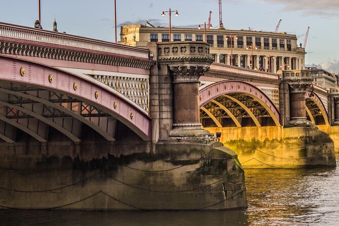 The Oldest Pubs of London (Private Tour) - Inclusions and Accessibility