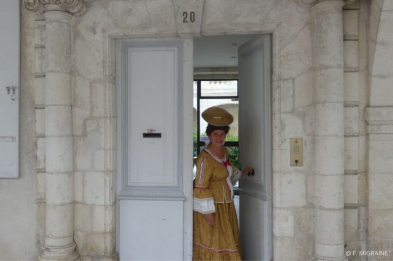 The Opulence of La Rochelle Merchants in the 18th Century - Dining, Dress, and Entertainment