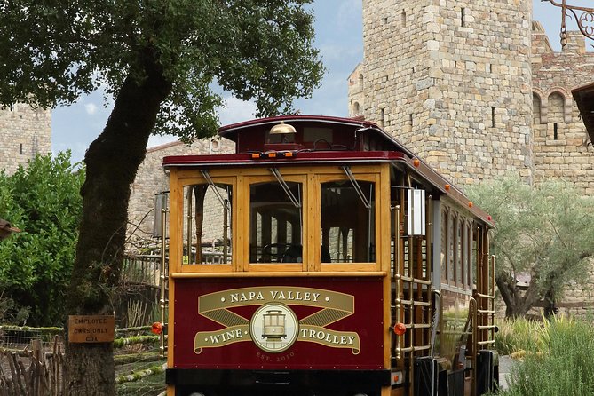 The Original Napa Valley Wine Trolley Up Valley Castle Tour - Gourmet Picnic Lunch