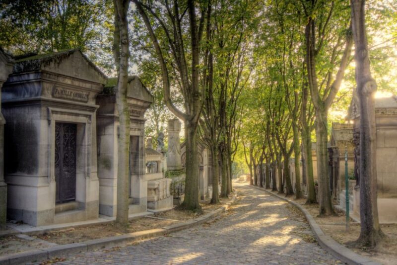 The Père Lachaise Cemetery: Guided 2-Hour Small-Group Tour - Highlights of the Cemetery