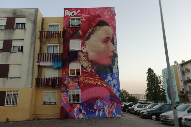 The Real Lisbon Street Art Small-Group Guided Tour by Minivan - Knowledgeable and Enthusiastic Guides