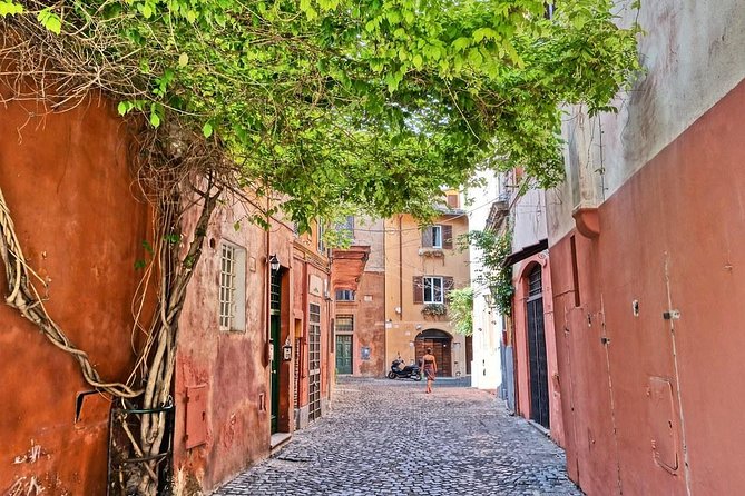 The Roman Food Tour in Trastevere With Free-Flowing Fine Wine - Indulging in Stuffed Pizza Pockets