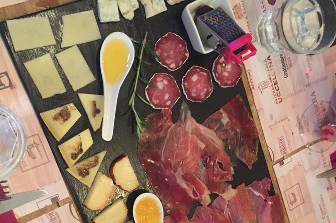 The Roman Food Tour in Trastevere With Free-Flowing Fine Wine - Experiencing Traditional Gelato