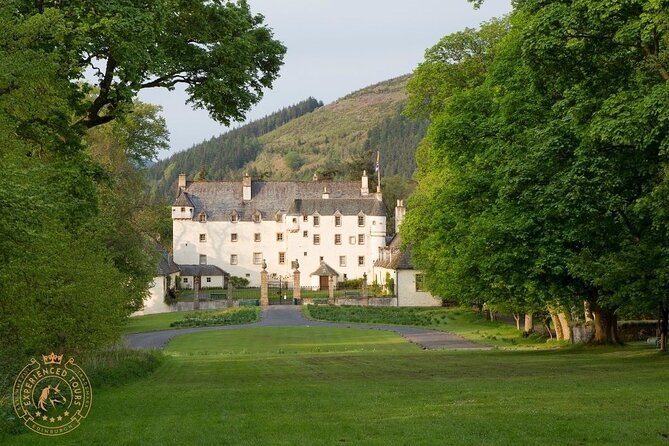 The Scottish Borders Full-Day Private Tour in a Luxury Minivan With Local Guide - Luxury Air-conditioned Minivan