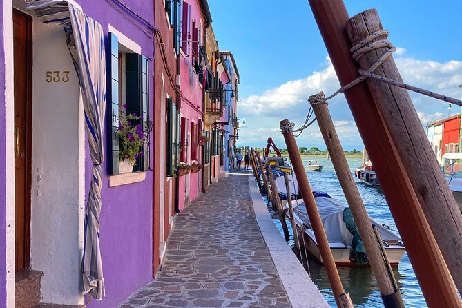 The Secret Corners of Burano - Uncovering Buranos Architectural Gems