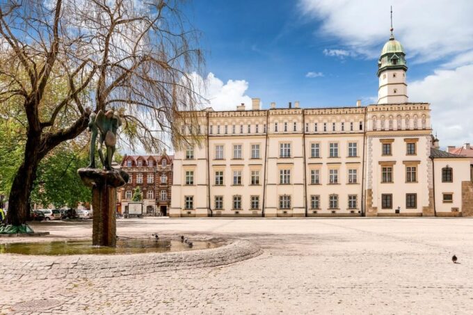 The Streets of Krakows Kazimierz Then and Now - Guided Tour - Relationships With Polish Neighbors