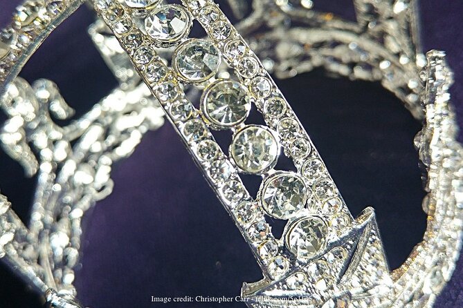 The Tower of London & Tower Bridge: Private Half-Day Tour - Crossing the Tower Bridge