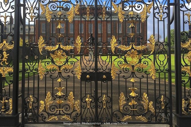 The Victoria & Albert Museum & Kensington: Private Half-Day Tour - Exploring Kensington
