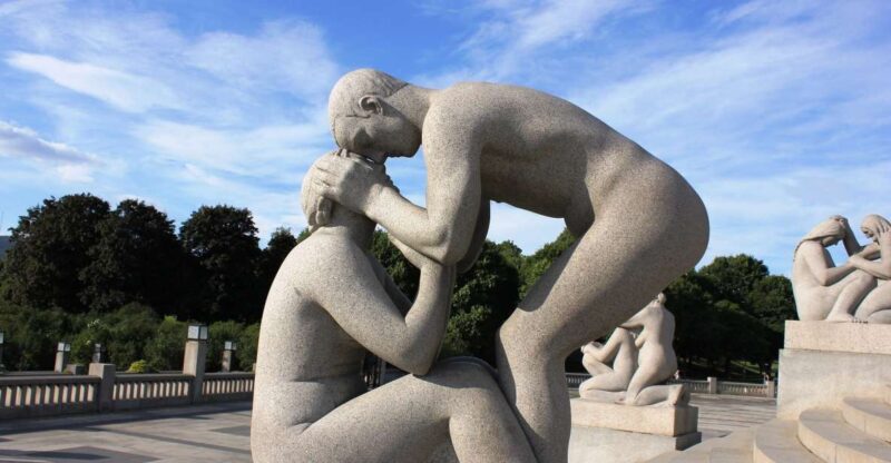 The Vigeland Park in Oslo: Insta-Perfect Walk With a Local - Tour Description