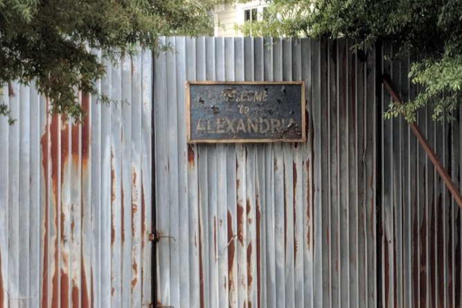 The Walking Dead: Private Film Locations Tour of Senoia - Transportation and Meeting