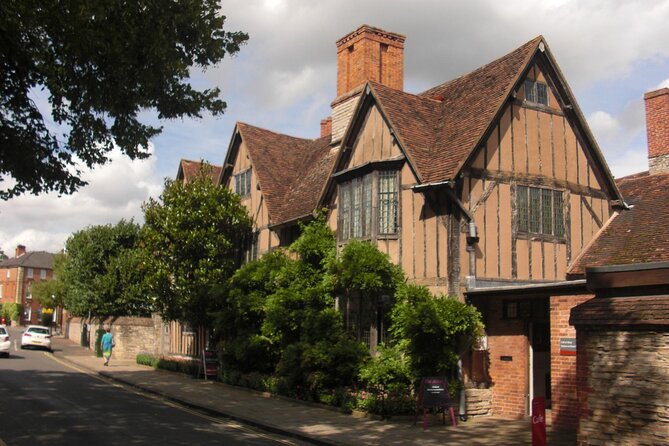 The Walktalkshow.Co.Uk - Guided Tour of Stratford Upon Avon - Accessibility and Transportation