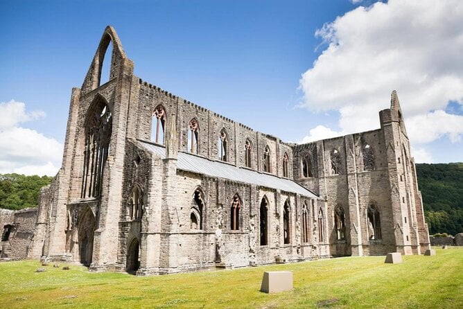 The Wandering Bards Tour of South Wales - Picturesque Valley Landscapes