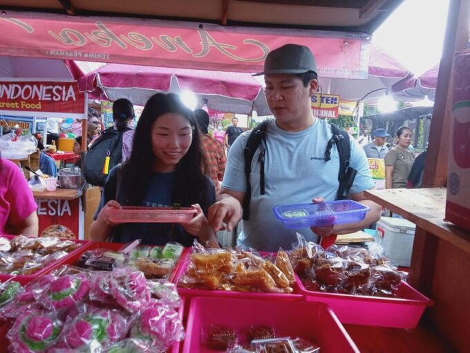 The Yummiest Street Food in Denpasar Old Night Market - Explore Balinese Culture