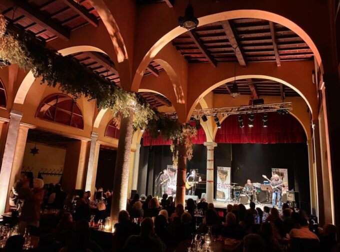 Theater of the Sale Circo-lo Live: Dinner & Show - Experience Details