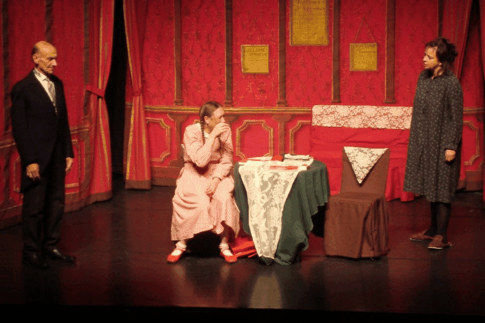 Theatre in Paris: the Lesson (La Leçon) - Audience Guidelines