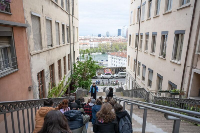 Theatrical Visit: Mysteries of the Croix-Rousse in English - Language and Suitability