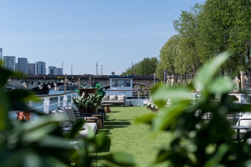 Theo Boat/Paris: Lunch Cruise on the Seine With Rooftop - Exquisite Cruise on the Seine