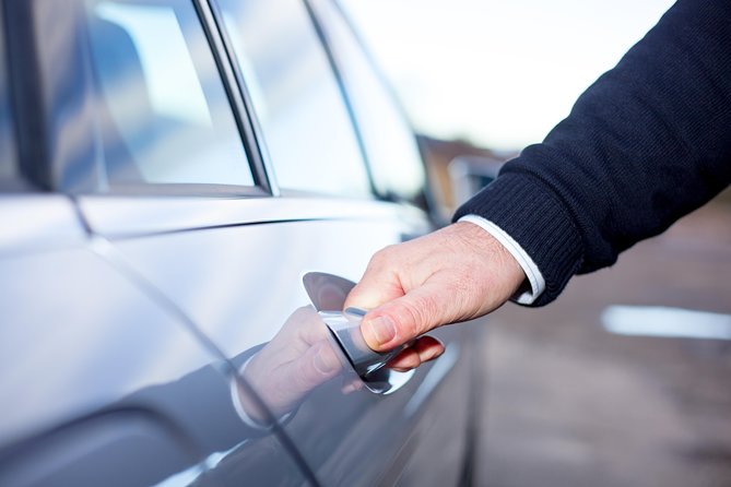 Thessaloniki Airport or Cruise Port Private Departure Transfer - Vehicle Amenities and Accessibility