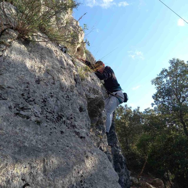 THESSALONIKI: CLIMBING WITH A VIEW OF THE ALIAKMONAS DAM - Location and Transportation