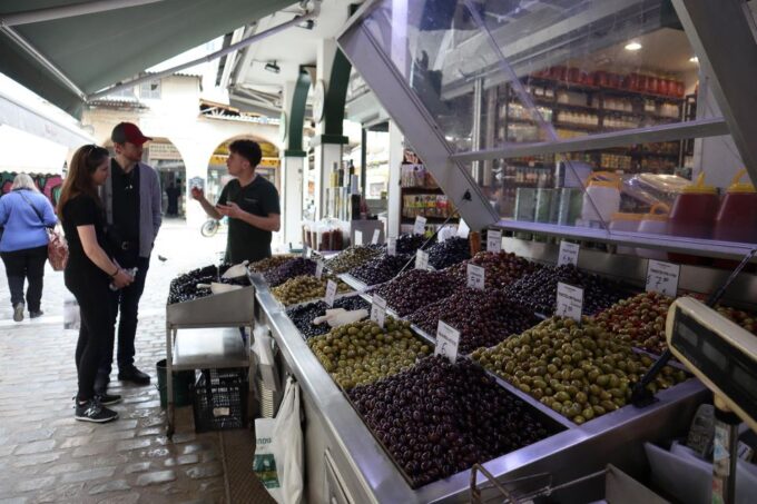 Thessaloniki: Culinary Treasures Tour With Tastings - Visiting Charming Non-Touristic Restaurant
