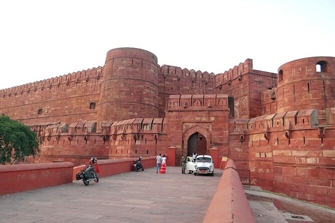 Three Days Golden Triangle Tour From Delhi With Vegetarian Dinner - Transportation and Guide