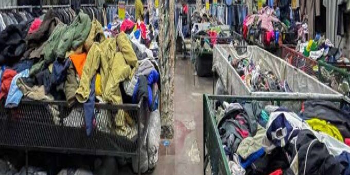 Thrifting With Nessa - Thrifting Etiquette and Tips
