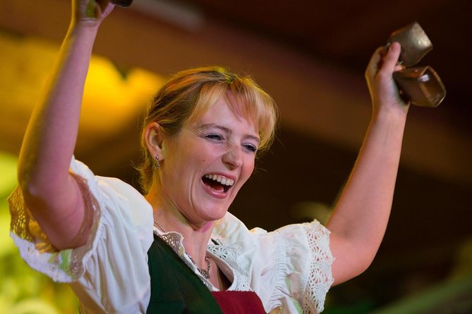 Ticket for the Tyrolean Folk Show in Innsbruck - Dining Options and Menu Selections