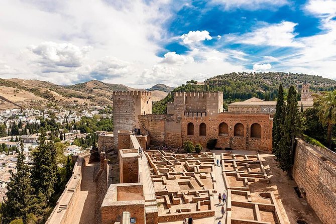 Tickets Included: Alhambra Tour (Gardens, Alcazaba, Generalife) - Alcazaba Fortress Exploration