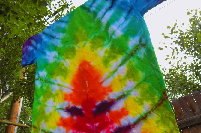 Tie-Dye Art Class in Estes Park - Unique T-shirt Creation