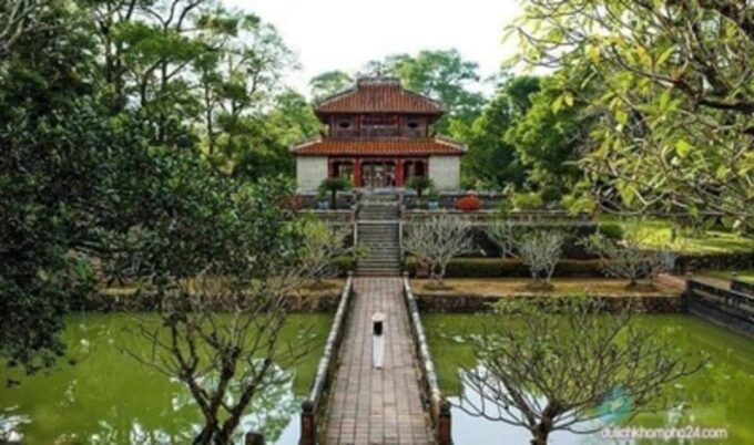 Tien Sa Port to Hue Imperial City via Hai Van Pass Day Tour - Meeting Point