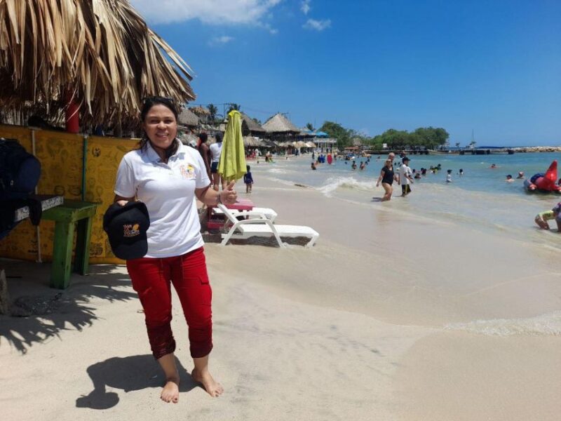 Tierra Bomba: Typical Beach Day at Punta Arena! - Water Clarity and Vendor Presence