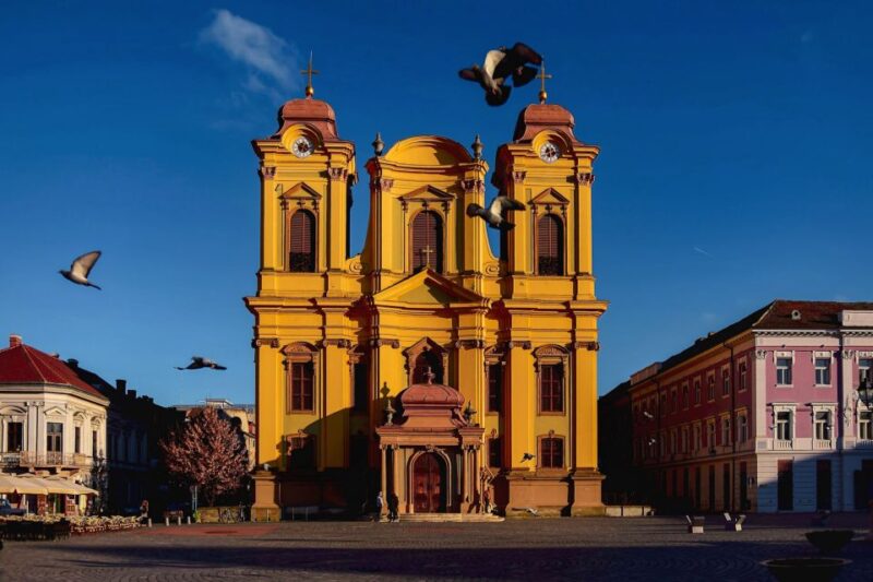 Timișoara: Capture the Most Photogenic Spots With a Local - Exploring Union Square