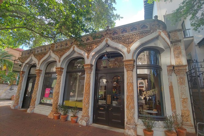 Tipsy Trivia Tour - Cocktails and Sightseeing Combination
