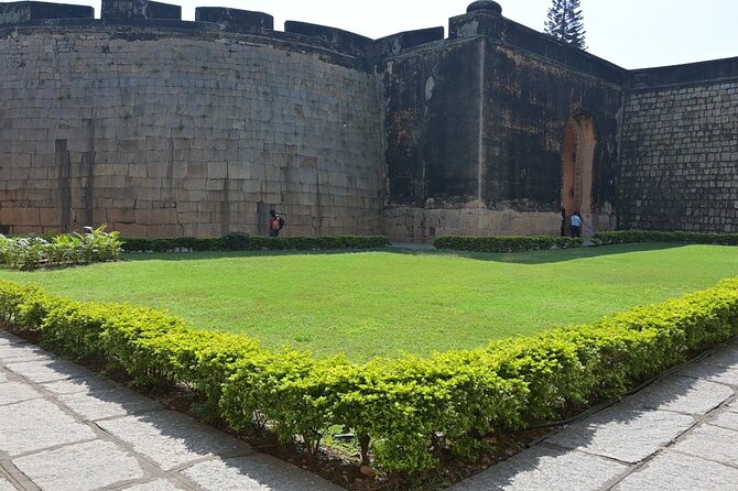 Tipu Palace + Koté Vishnu + Fort + KR Market + Jain Temple = Bengaluru Pété Walk - KR Market Experience