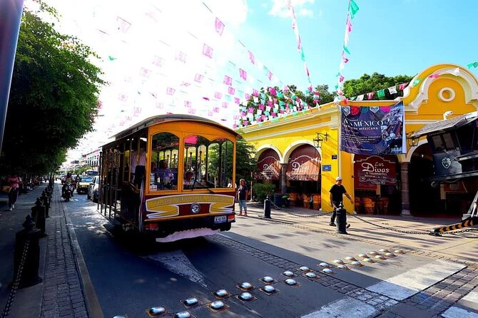 TLAQUEPAQUENSE DAY, Tram + Workshops + Gastronomy - Tile and Talavera Workshop