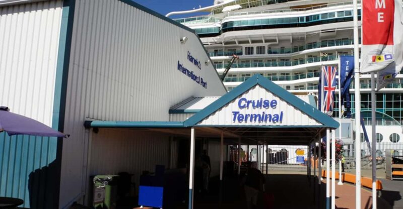 To/ From London Gatwick Airport to Harwich Cruise Port - Vehicle Types and Capacity